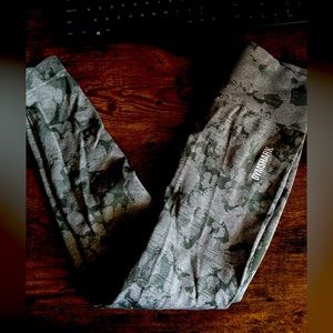 GYMSHARK - GREEN CAMO - MEDIUM *Rarely Worn